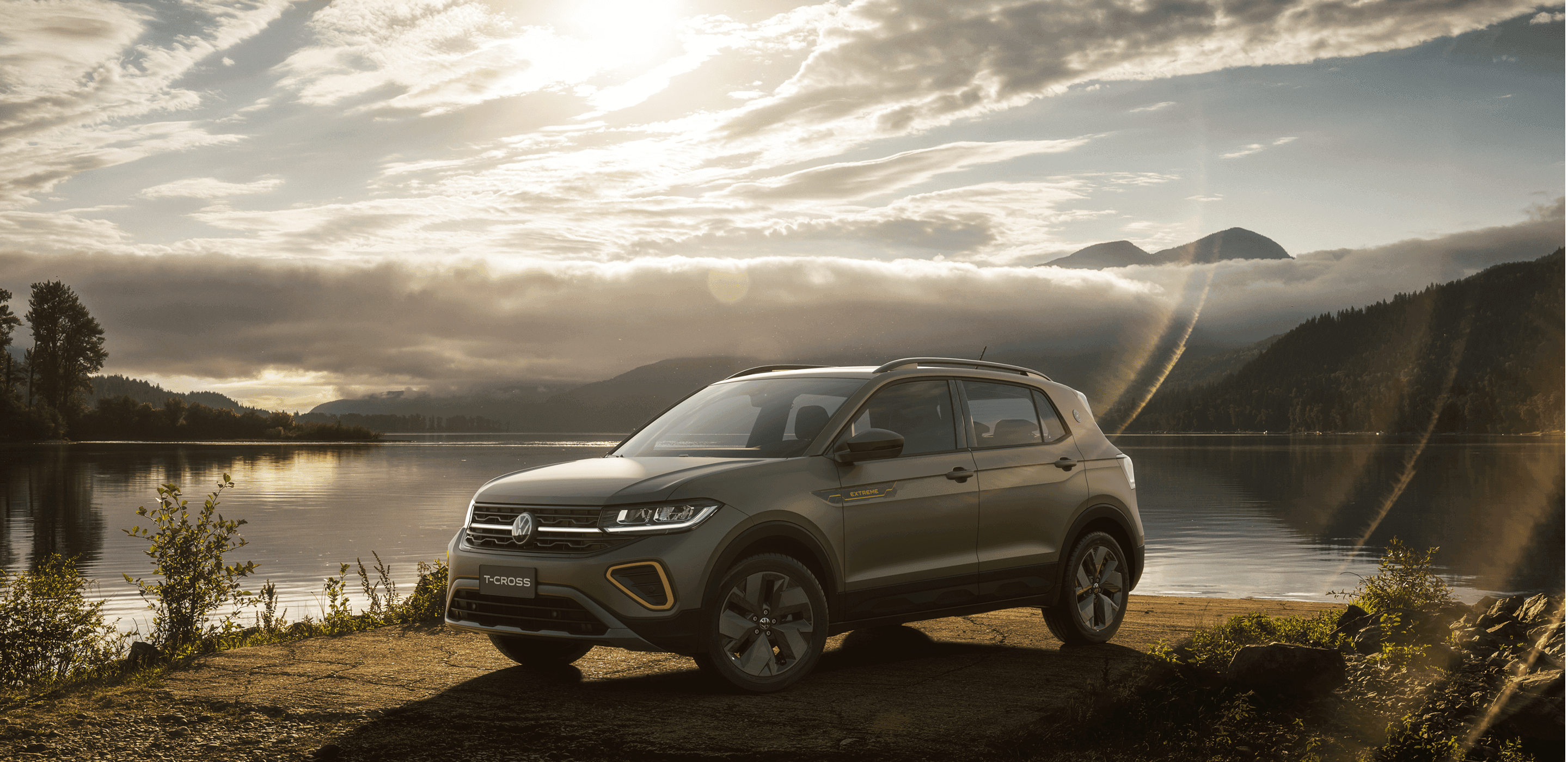 Mão segurando credencial colorida